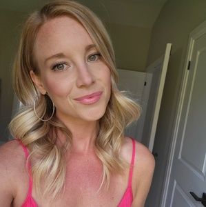 Meet your Posher, Jenn